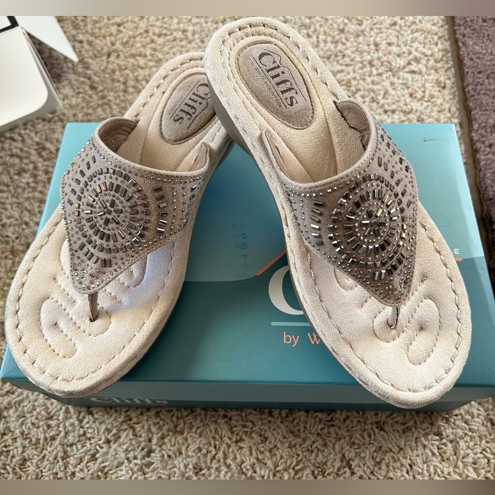 Cliffs by White Mountain Stone Sparkle Sandal  Size 6.5 New with box